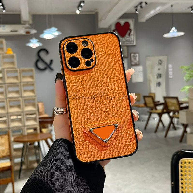 Top Luxury Designers Phone Cases for Iphone 16 Pro Max 15Plus 14Pro 13 12 11 P Designer Fashion Creative Cellphone Case Triangular Nameplate Letter Mobile Shell Cover