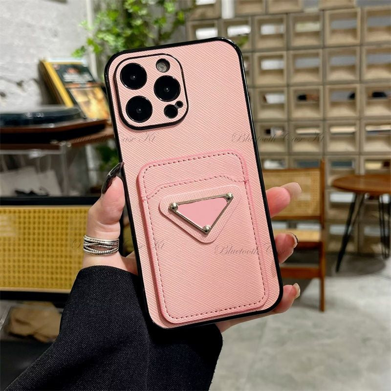 Top Luxury Designers Phone Cases for Iphone 16 Pro Max 15Plus 14Pro 13 12 11 P Designer Fashion Creative Cellphone Case Triangular Nameplate Letter Mobile Shell Cover