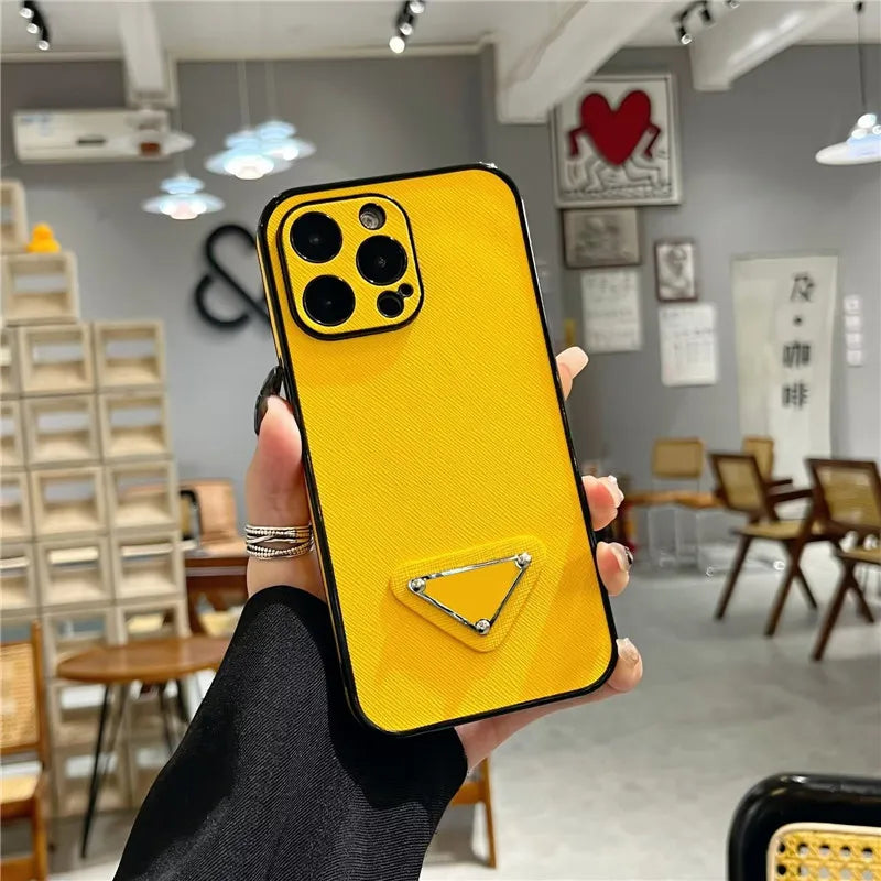 Top Luxury Designers Phone Cases for Iphone 16 Pro Max 15Plus 14Pro 13 12 11 P Designer Fashion Creative Cellphone Case Triangular Nameplate Letter Mobile Shell Cover