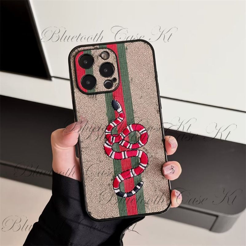 Top Luxury Designers Phone Cases for Iphone 16 Pro Max 15Plus 14Pro 13 12 11 P Designer Fashion Creative Cellphone Case Triangular Nameplate Letter Mobile Shell Cover