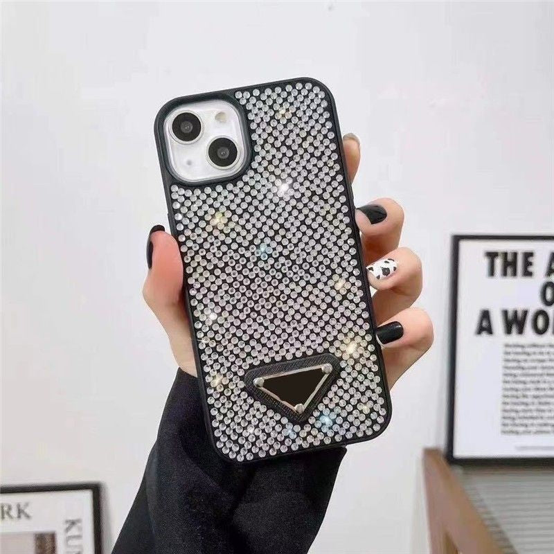 Top Luxury Designers Phone Cases for Iphone 16 Pro Max 15Plus 14Pro 13 12 11 P Designer Fashion Creative Cellphone Case Triangular Nameplate Letter Mobile Shell Cover